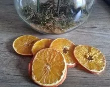 Orangenscheiben für Dekorationszwecke trocknen