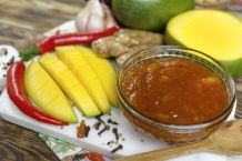 Pikante Saucen: Senf und Chutneys selber machen