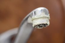 Praktisches Entkalken von Wasserhähnen
