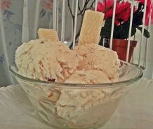 Apfel-Zimt-Eis mit Nüssen für die Eismaschine