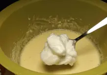 Luftige Pfannkuchen mit Apfelscheiben