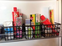 Ordnung im Kühlschrank mit Körbchen