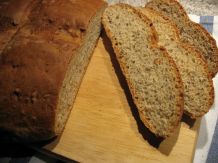 Einfaches Dinkelbrot mit Kernen