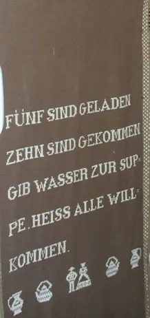 Altes CD-Regal wird zum Gewürzschrank