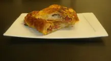 Zucchini-Tarte mit Paprika, Tomaten und Schafskäse