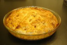 Zucchini-Tarte mit Paprika, Tomaten und Schafskäse