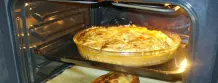 Zucchini-Tarte mit Paprika, Tomaten und Schafskäse
