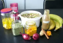 Indisches Dal (Dhal, Daal) mit Kochbananen und Kokosmilch