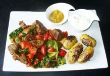 Leichtes Sommeressen: Warmer Steaksalat mit Thymiankartoffeln