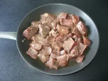 Leichtes Sommeressen: Warmer Steaksalat mit Thymiankartoffeln