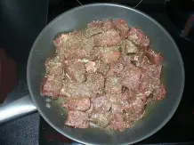 Leichtes Sommeressen: Warmer Steaksalat mit Thymiankartoffeln