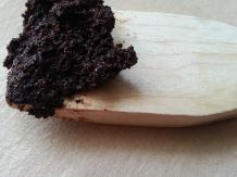 Kaffeesatz Cellulite-Peeling