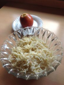 Roher Selleriesalat mit Apfel
