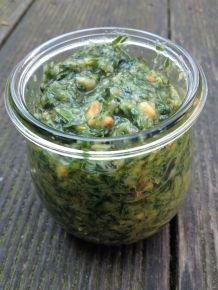 Pesto aus Möhrengrün
