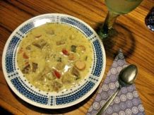 Bunte Brotsuppe mit Frischkäse