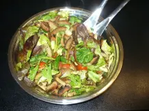 Knoblauch-Brotsalat mit Tomaten (Panzanella)
