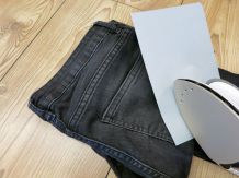 Wachsflecken aus Textilien mit Löschpapier & Butter entfernen