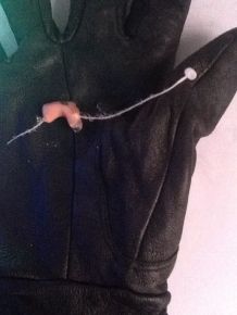 Belüftungsloch vom Hörgerät unterwegs reinigen