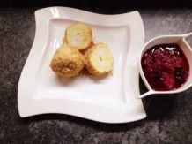 Quarkknödel mit Nussbröseln und Zwetschgenröster