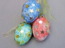 Ostereier am Weihnachtsbaum