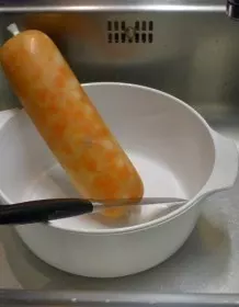 Frische Suppen im Schlauchbeutel öffnen, ohne dass es spritzt