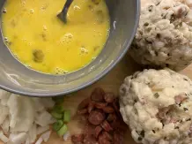 Resteessen: Geröstete Knödel mit Eiern und Speck