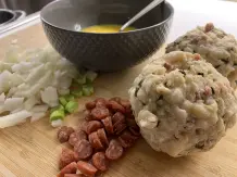 Resteessen: Geröstete Knödel mit Eiern und Speck