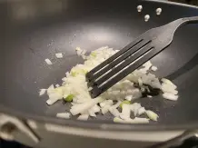 Resteessen: Geröstete Knödel mit Eiern und Speck