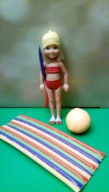 Luftmatratze, Poolnudel und mehr für kleine Puppe herstellen
