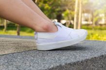 Turnschuhe mit weißen Stellen wie neu