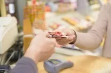 Gebühren bei Kreditkartenzahlungen fallen in den meisten Fällen weg