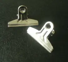 Zwei Befestigungsmöglichkeiten für Ofen- und Silikonhandschuhe