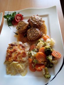 Filetscheiben vom Schwein im Speckmantel & Kartoffelgratin