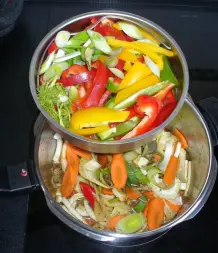 Asiatische Rindfleisch-Gemüsesuppe aus dem Schnellkochtopf