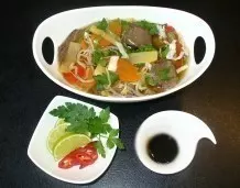 Asiatische Rindfleisch-Gemüsesuppe aus dem Schnellkochtopf