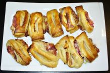 Blätterteigstrudel vor dem Backen portionieren
