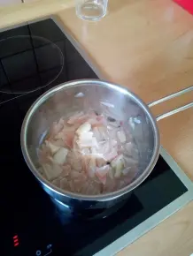 Klassisches Spargelgericht mit Beilagen