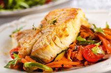 Goldgelbe Farbe für gebratenen Fisch