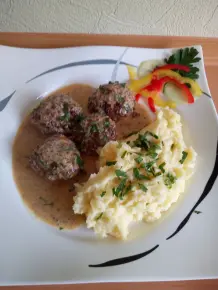 Pikante Minifrikadellen in Dijon-Senfsoße