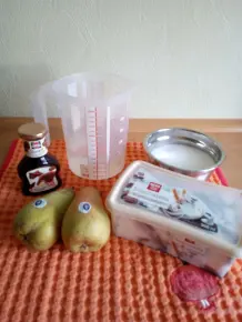 Beschwipste Birne mit Eis