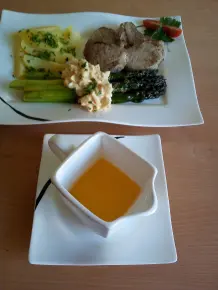 Grüner Spargel, Bozener Soße und Schweinefilets