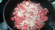 Überbackene Mini-Maccaroni mit würziger Hackfleischsoße