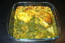 Überbackenes Kabeljaufilet mit Spinat auf indische Art
