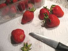 Erdbeeren richtig waschen und putzen