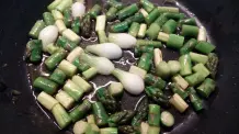 Lauwarmer Spargel-Rhabarber-Salat