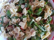 Nudelsalat mit Thunfisch und Rucola