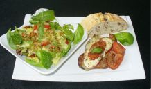 Sommeressen: Überbackenes Schweinerückensteak mit Mozzarella & Tomaten