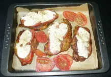 Sommeressen: Überbackenes Schweinerückensteak mit Mozzarella & Tomaten