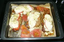 Sommeressen: Überbackenes Schweinerückensteak mit Mozzarella & Tomaten