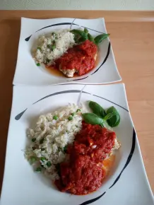 Hähnchenbrust mit gehackten Tomaten
